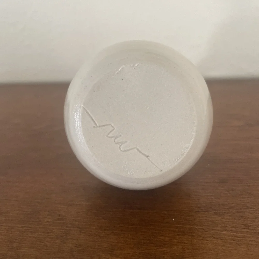 Teardrop Bud Vase Art Pottery White‎ 80s Vintage 4.5